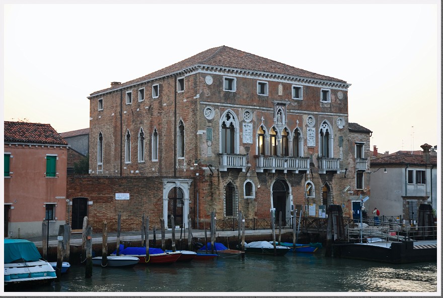 Clicca per scorrere le foto originali ingrandite
